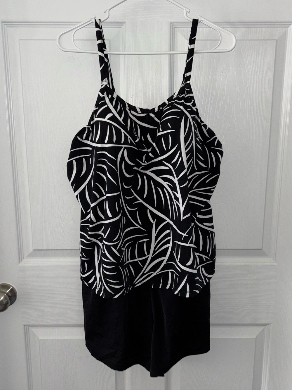 New Trimshaper Slimming Black & White Leaf Print Swimsuit size 18W